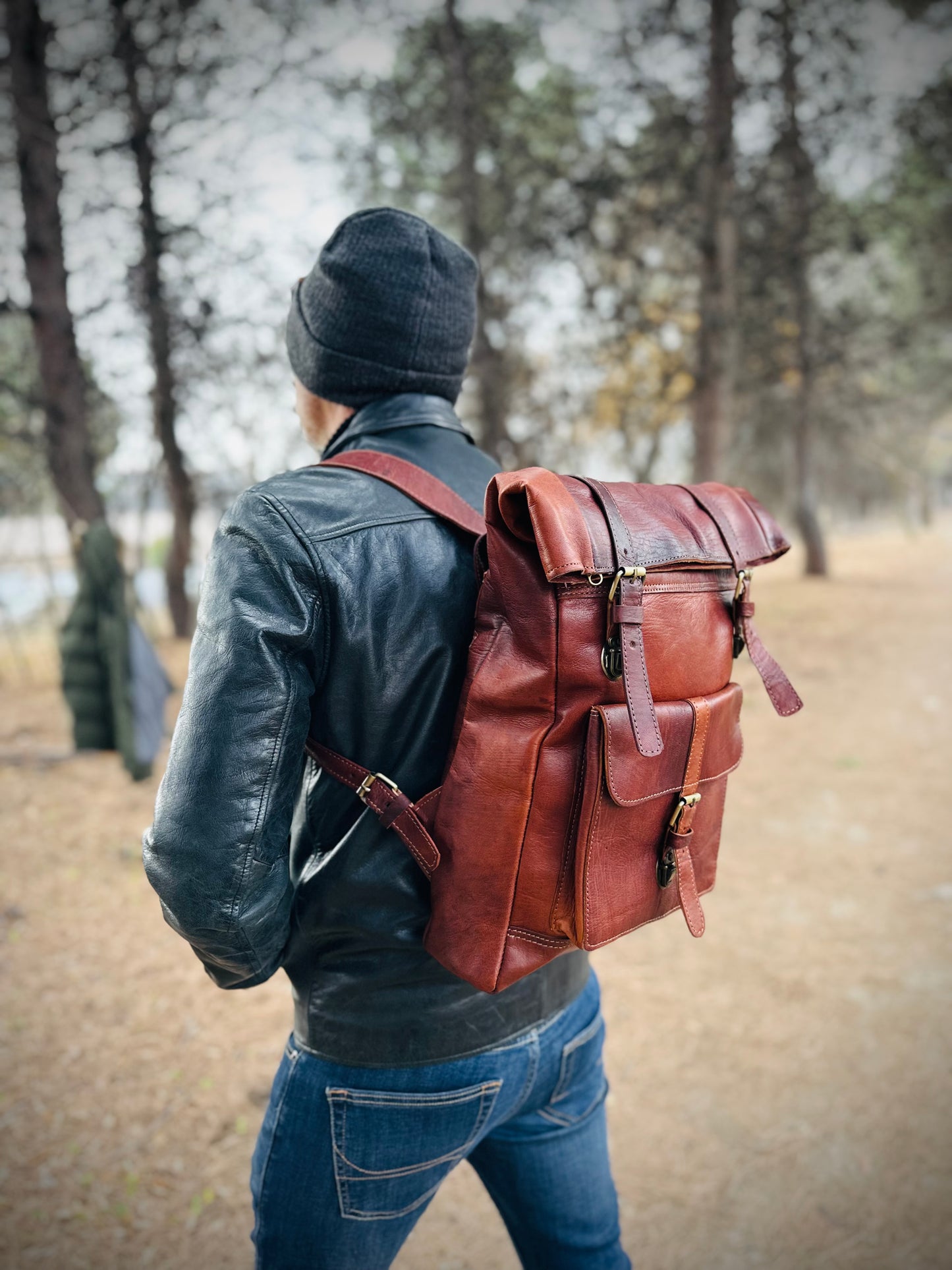 MOCHILA GRANDE DE COURO COM FECHO RETO CASTANHO ESCURO | 3 cores