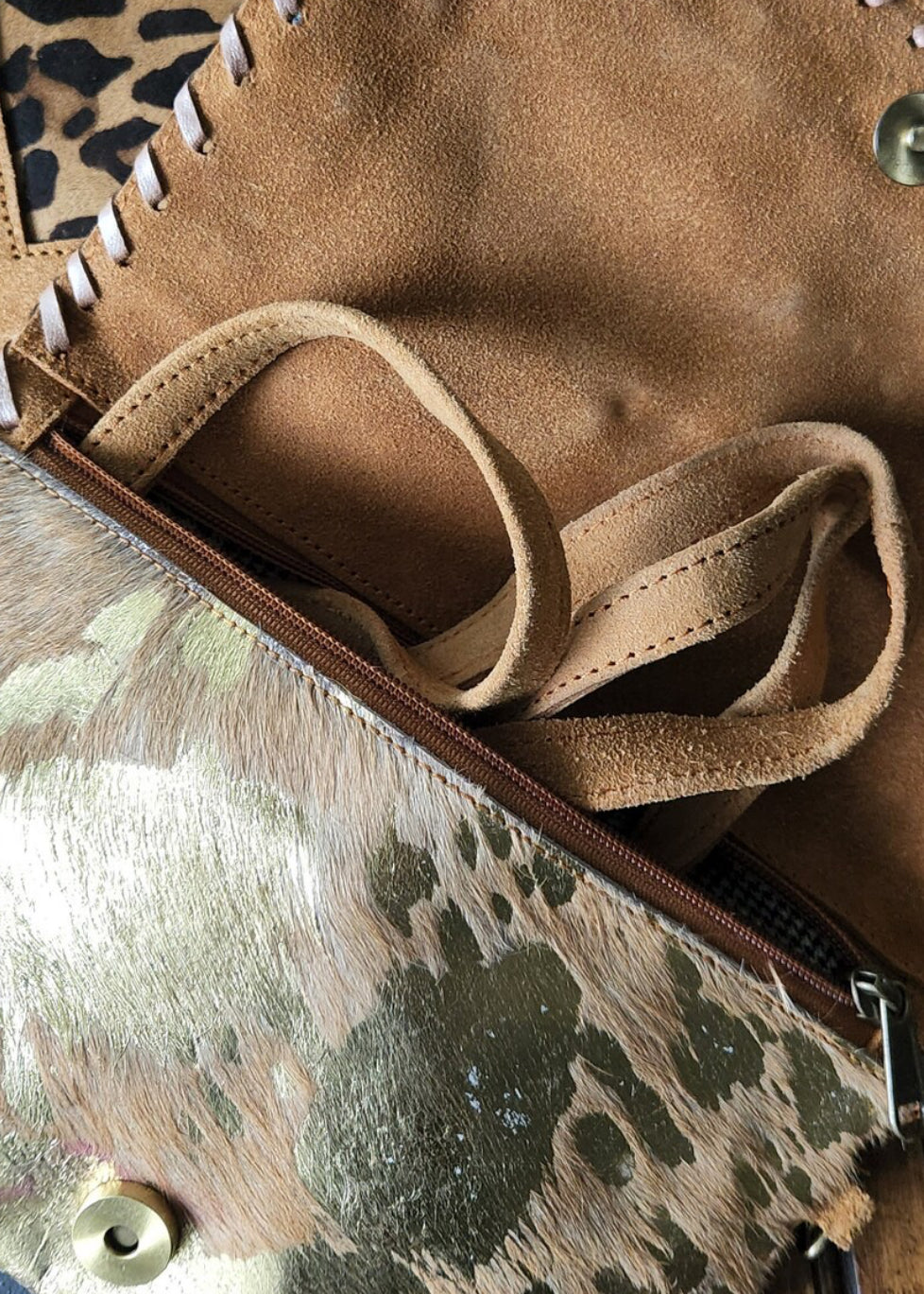 CARTERA DE MANO BOHO CHIC PIEL INDIA CABEZA DE BÚFALO | variación de colores