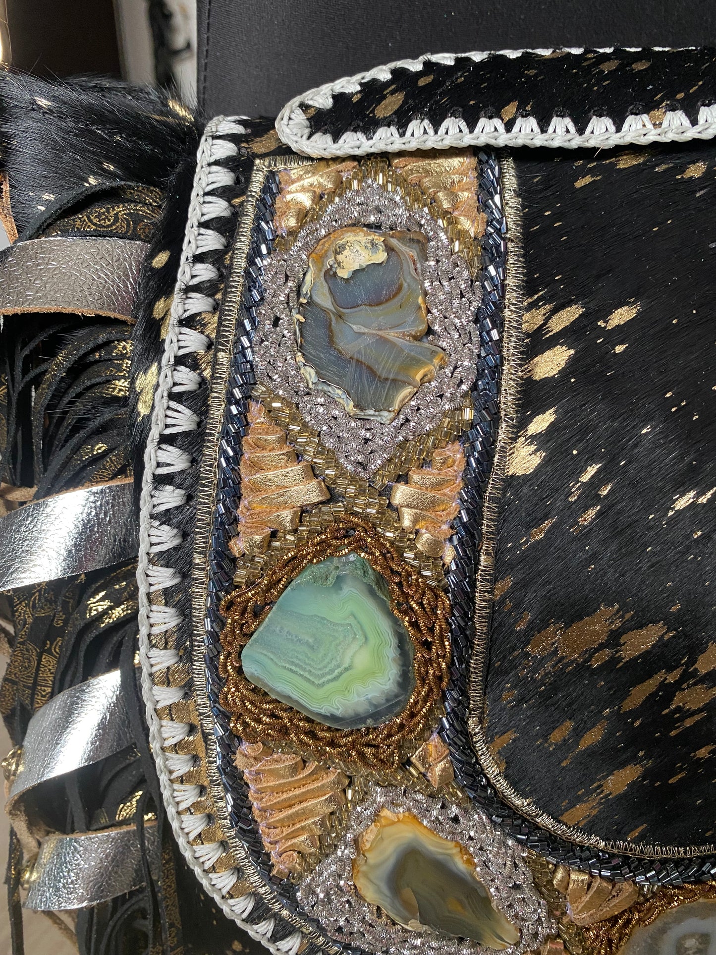 SAC BOHO IBIZAN EN CUIR ET CRISTAUX BLANCS ET DORÉS | 3 couleurs