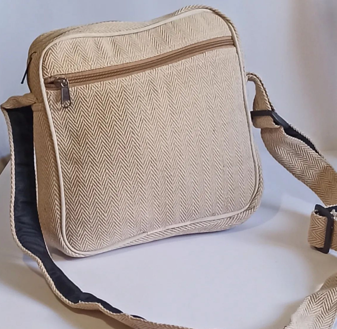 SAC À DOS-SAC À BANDOULIÈRE EN CHANVRE BEIGE NATUREL MOYEN