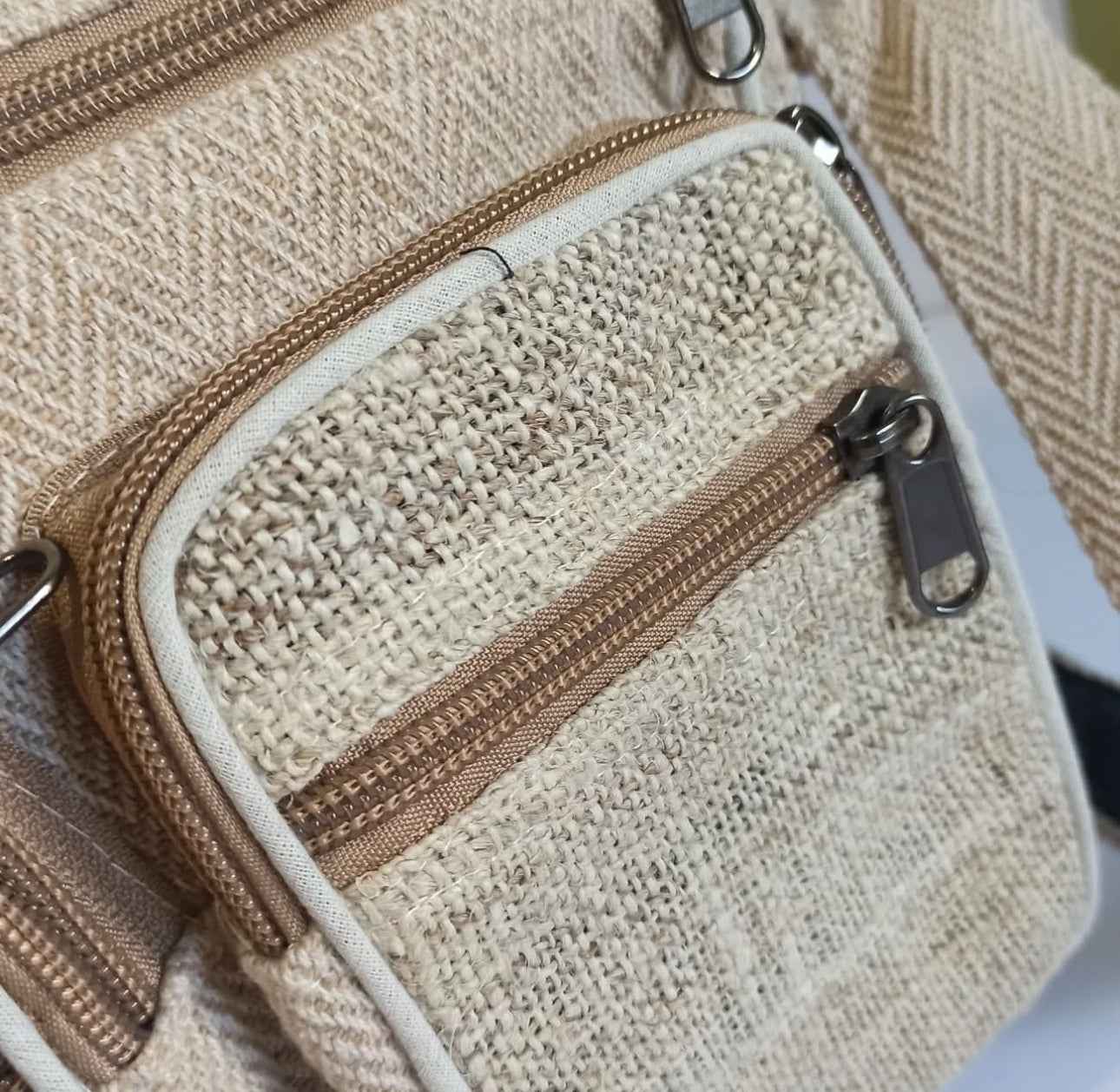 BANDOLERA-MOCHILA DE CÁÑAMO MEDIANA BEIGE NATURAL