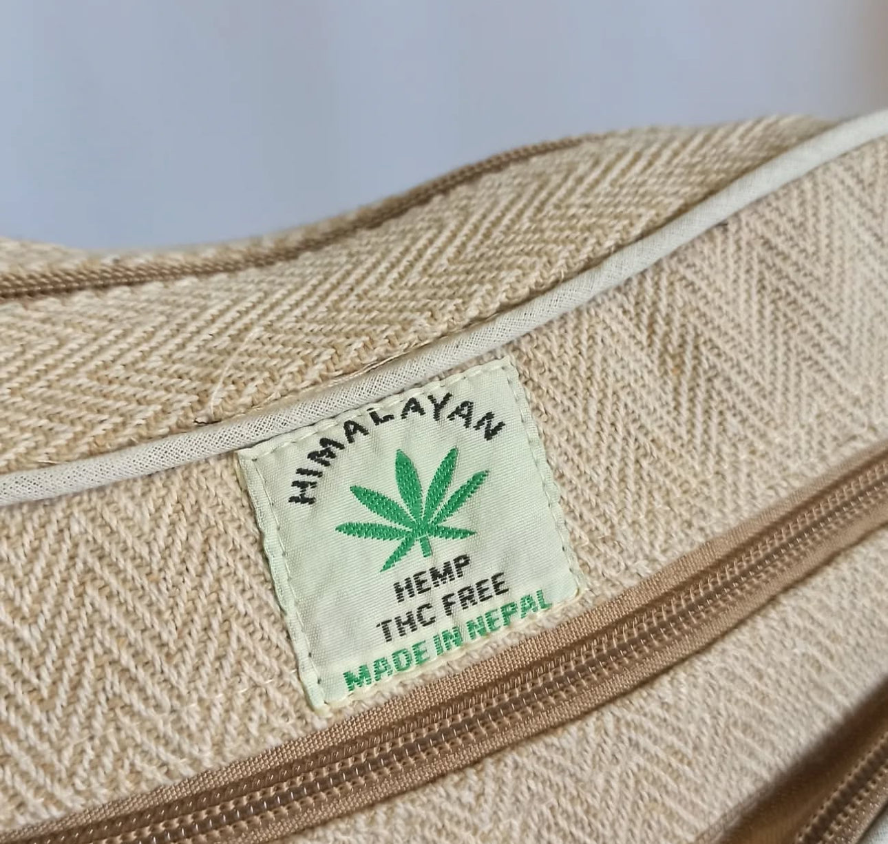 BANDOLERA-MOCHILA DE CÁÑAMO MEDIANA BEIGE NATURAL