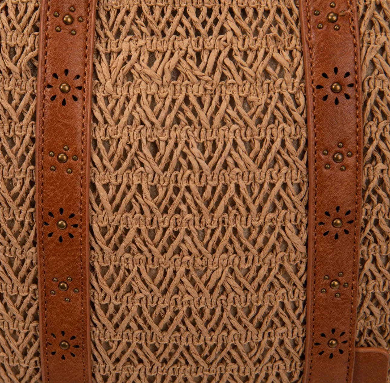 Mochila de Rafia con detalles en cuero PU florecitas | 2 colores