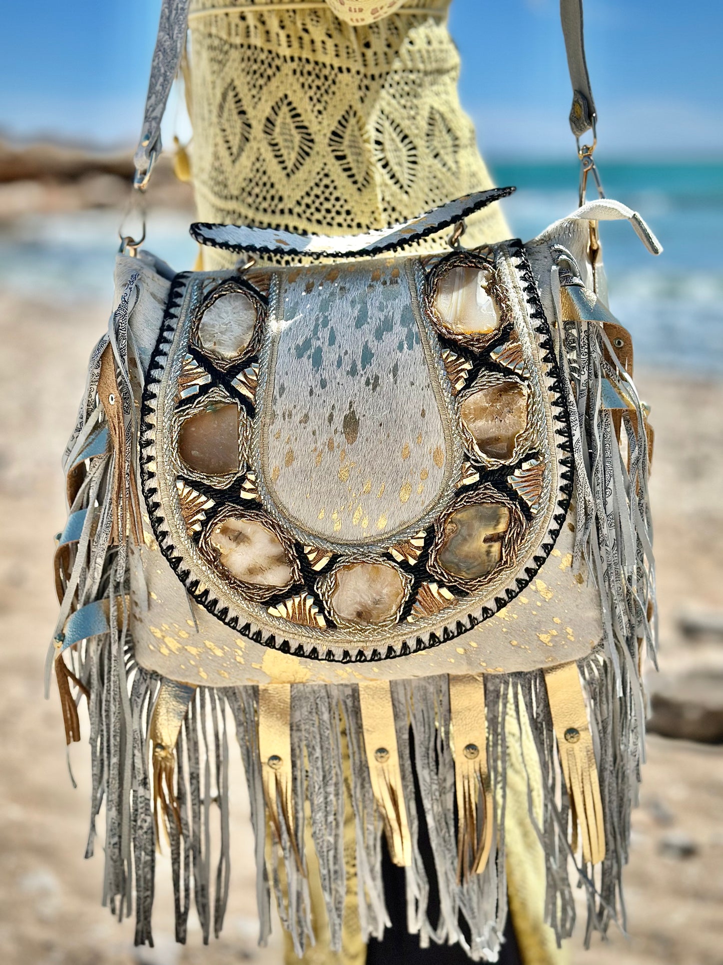 SAC BOHO IBIZAN EN CUIR ET CRISTAUX BLANCS ET DORÉS | 3 couleurs