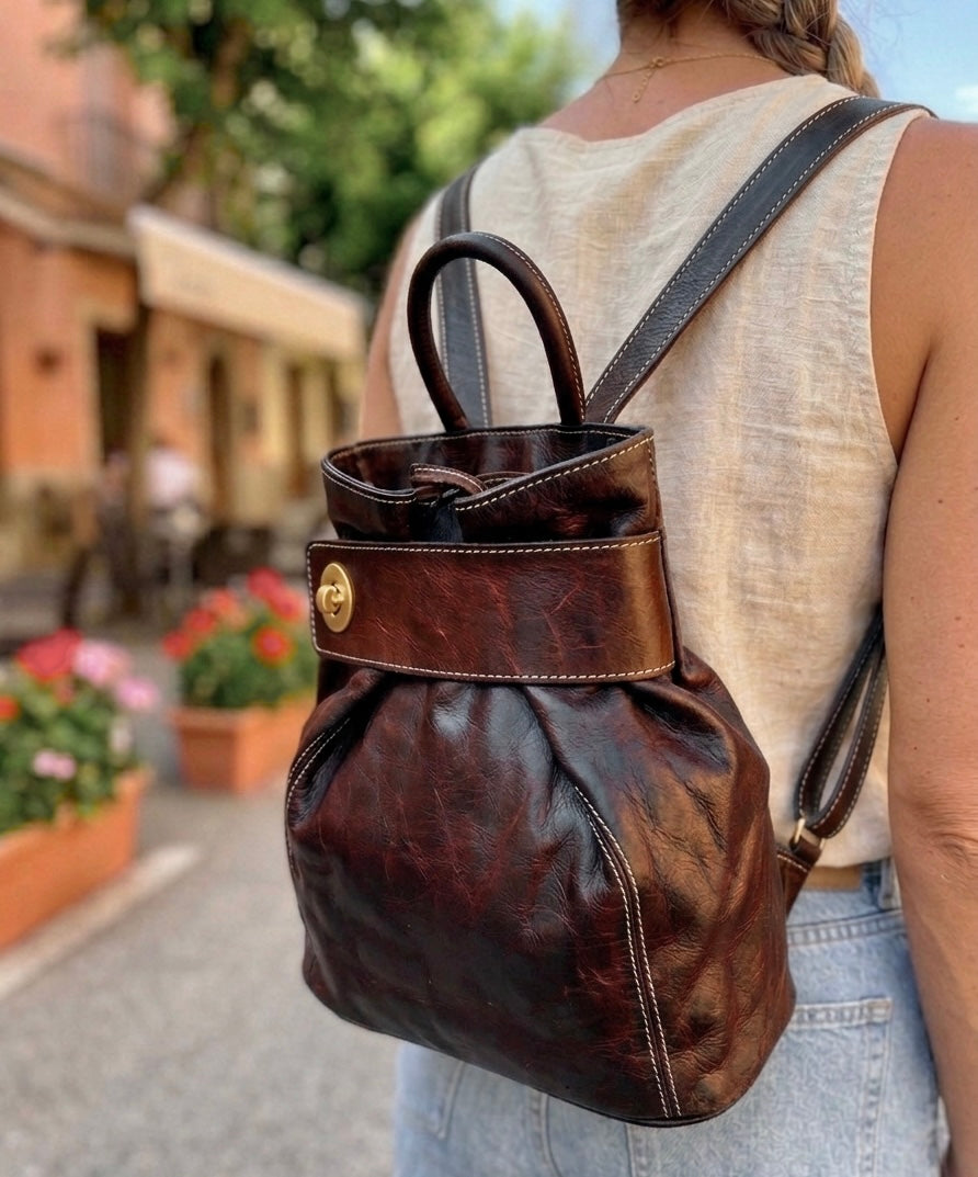 MOCHILA DE CUERO CON CIERRE ANTIRROBO CRUZADO MARRÓN OSCURO | 2 colores