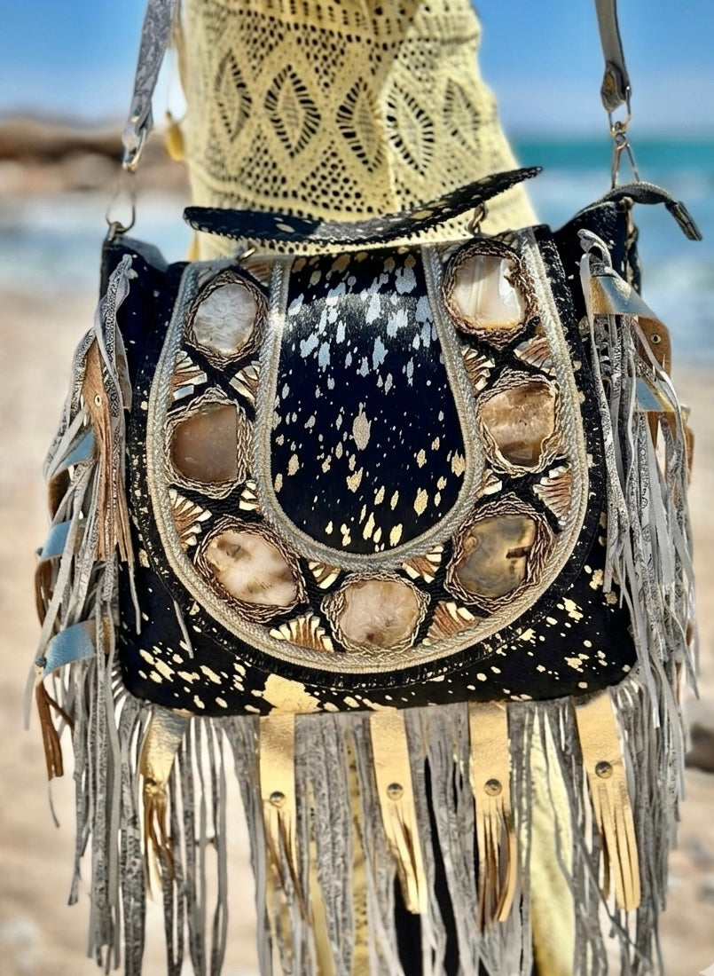 BOLSO BOHO IBICENCO DE PIEL Y CRISTALES BLANCO Y DORADO | 3 colores