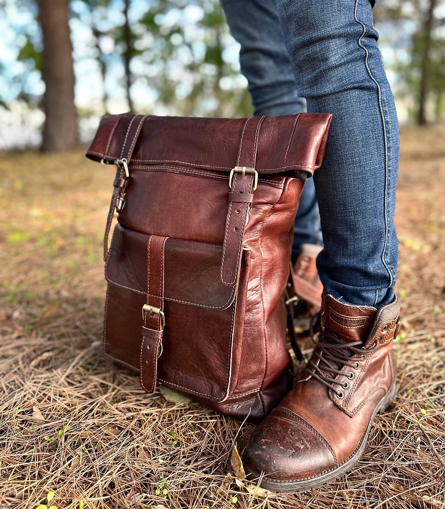 MOCHILA GRANDE DE COURO COM FECHO RETO CASTANHO ESCURO | 3 cores
