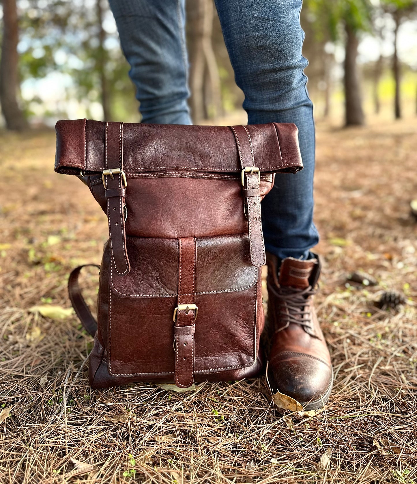 MOCHILA GRANDE DE COURO COM FECHO RETO CASTANHO ESCURO | 3 cores