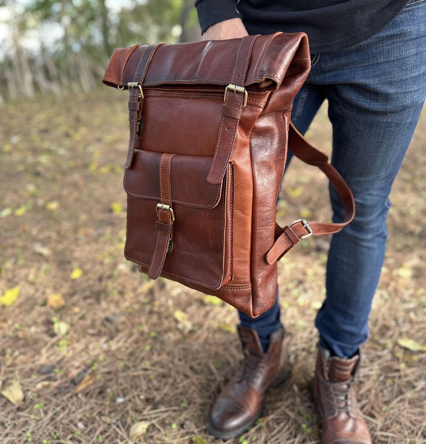 MOCHILA GRANDE DE COURO COM FECHO RETO CASTANHO ESCURO | 3 cores