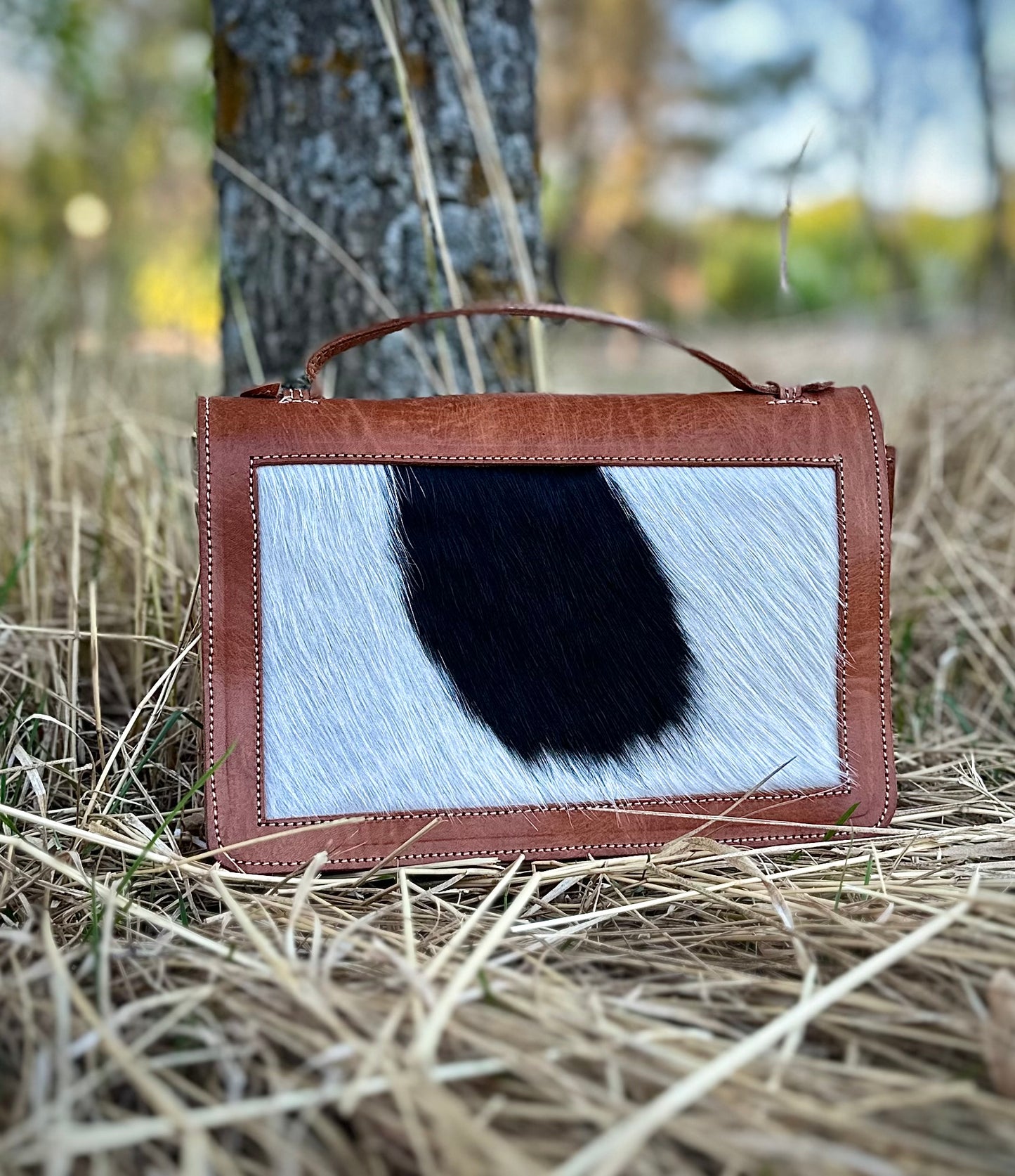 BOLSA DE COURO COM CABELO NATURAL