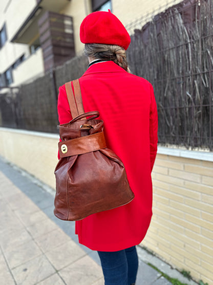 LEATHER BACKPACK WITH ANTI-THEFT CROSSBODY CLOSURE BROWN TILE | 2 colors